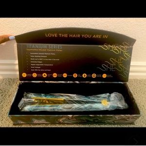 She - by Beyond the Beauty -Titanium Series Straightener - Marble